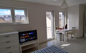 Elegant Room - Steps From Luxembourg Train Station